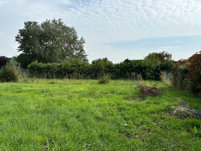 Terrain constructible 1312m² ISSUS