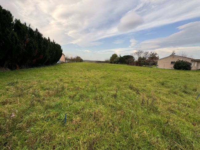 TERRAIN A BATIR 800m² LAGARDELLE SUR LEZE